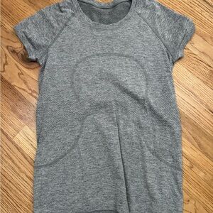 Swiftly Tech Short-Sleeve Shirt 2.0
Hip Length